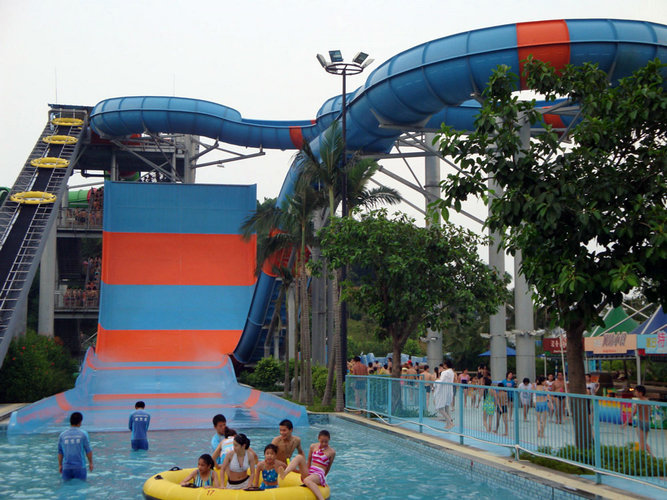 Ábrase o tobogán acuático espiral cercano/diapositiva azul de la balsa para el equipo comercial del parque del agua
