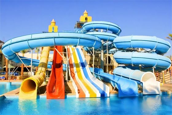 Un buen precio. Parque acuático de 8 m de altura tobogán Equipo de piscina subterránea en línea