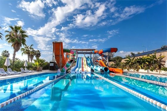 Un buen precio. Parque de diversiones Rides Adultos Agua Gran tobogán de fibra de vidrio con 220 M3/h de flujo de agua en línea