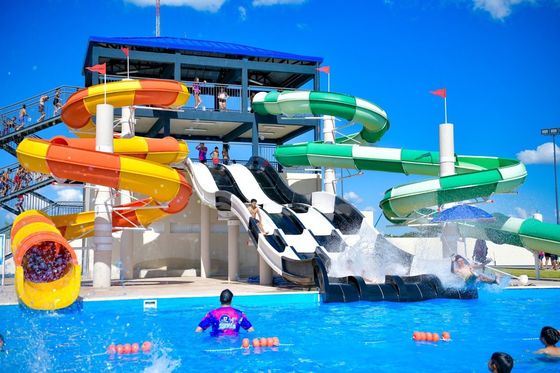 Un buen precio. Divertidos toboganes de fibra de vidrio para piscinas comerciales en línea