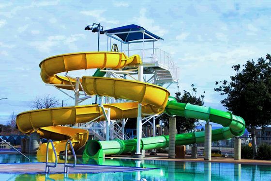 Un buen precio. Niños Piscina Juego de agua Juego de agua de fibra de vidrio espiral tobogán para niños en línea