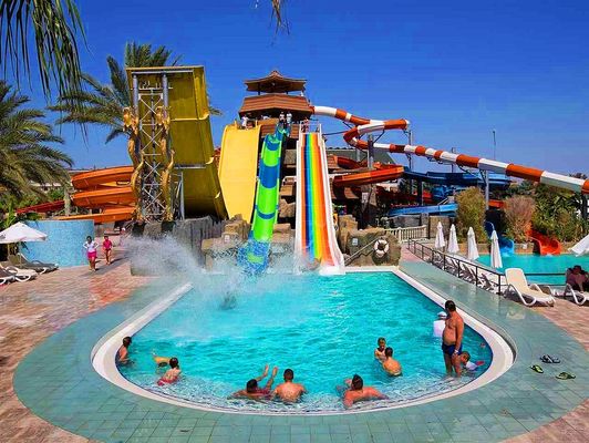 Un buen precio. ODM Parque de diversiones para niños Piscina comercial juguetes de tobogán en espiral en línea