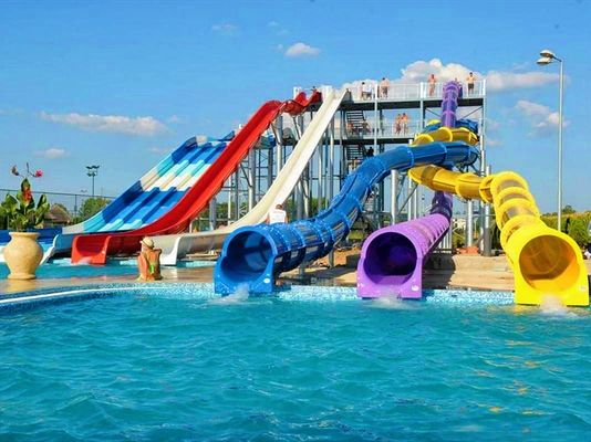 Un buen precio. Parque acuático piscina atracción niños juegan tobogán acuático de fibra de vidrio en línea