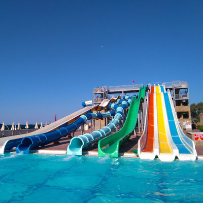 Un buen precio. Outdoor Fiberglass Water Park Slide with 6-8mm Thickness and Customized Size for Long Service Life Over 10 Years en línea