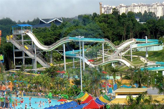 La fibra de vidrio de la diapositiva del parque del agua de la montaña rusa modificó color para requisitos particulares con dos jinetes