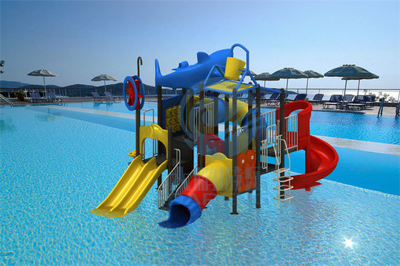 Tobogán acuático de encargo Fade Resistant del metal de la piscina LLDPE del tobogán acuático del patio
