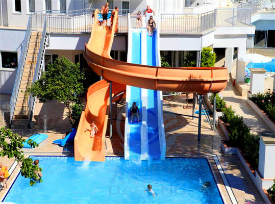 El arco iris que competía con el CE combinado curvado RoHS del tobogán acuático de la piscina aprobó