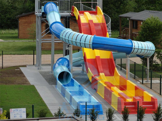 Arco iris incluido espiral del tobogán acuático que compite con la diapositiva de la piscina con efecto luminoso llevado