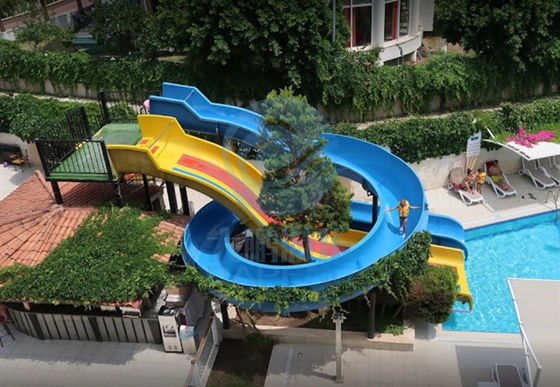 Diapositiva de la piscina de Fade Resistant Fiberglass Spray Ground del tobogán acuático de la piscina del OEM