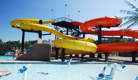 Un buen precio. Parque acuático de juegos equipo de juego piscina exterior de fibra de vidrio única gran deslizamiento en espiral conjunto para niños en línea