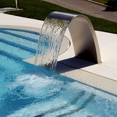 Un buen precio. Piscina Equipo de masaje SPA de acero inoxidable Fuente de spray de cascada en línea