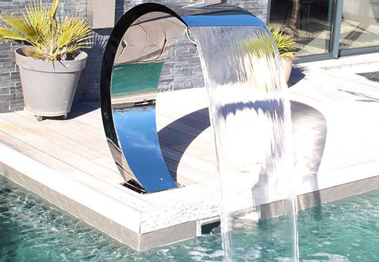 Un buen precio. Cascada de agua de acero inoxidable en línea