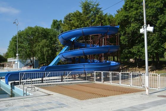 OEM Parque acuático al aire libre juego juguete piscina tobogán de fibra de vidrio para niño