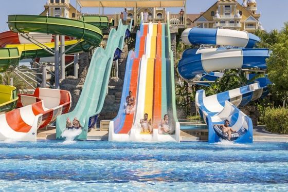 Un buen precio. OEM patio trasero de fibra de vidrio grandes toboganes de agua para patio de juegos para niños al aire libre en línea