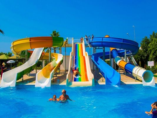 Un buen precio. OEM Parque acuático al aire libre Parque de juegos acuáticos de fibra de vidrio tobogán acuático en venta en línea