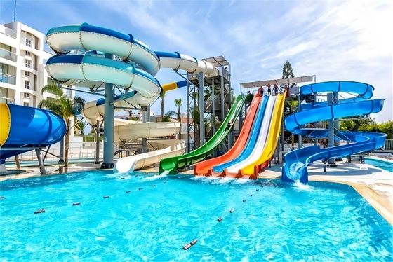 Parque de diversiones al aire libre Piscina de fibra de vidrio Equipo de juego de toboganes acuáticos