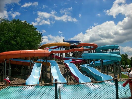 OEM patio de juegos comercial al aire libre paseos de juegos piscina tobogán acuático de fibra de vidrio para niños