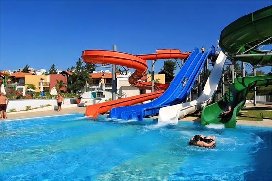 Sobre el suelo piscina de fibra de vidrio tobogán de agua para niños