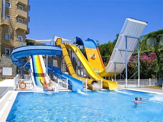 Un buen precio. Parque acuático Juego acuático Entretenimiento Equipo de salpicaduras tobogán acuático de fibra de vidrio en línea