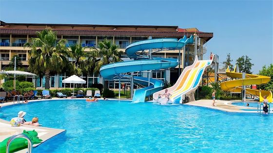 Un buen precio. ODM Parque acuático al aire libre Equipo de juegos Accesorios Fibra de vidrio toboganes para niños en línea