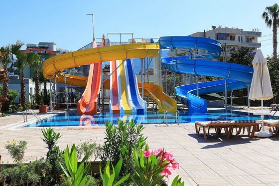 Parque temático acuático piscina juegos paseos tobogán acuático de fibra de vidrio para adultos