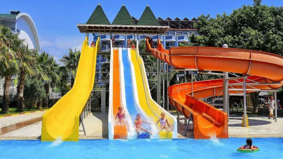 Parque acuático para niños al aire libre Parque de juegos Equipo de piscina Fibra de vidrio toboganes