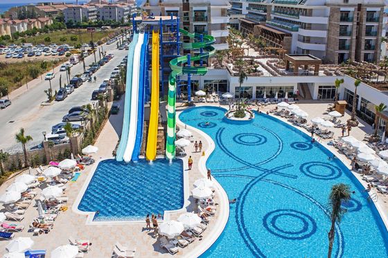 Parque acuático de diversiones para niños al aire libre Piscinas de natación toboganes