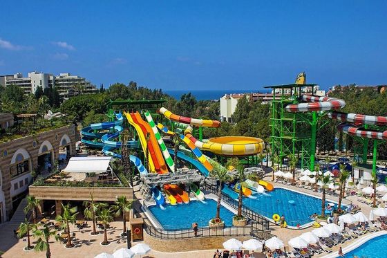 Parque de diversiones al aire libre paseo piscina tobogán acuático de fibra de vidrio