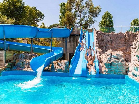 OEM Parque acuático de juegos Piscina de verano Juego Fibra de vidrio tobogán espiral para el juego al aire libre