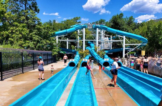 Parque acuático ODM Piscina infantil Área de juegos Acua Temática Paseos de tubo Espiral Fibra de vidrio tobogán para niños