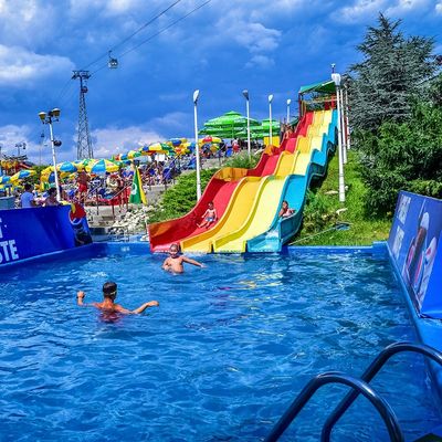 ODM Parque de diversiones acuáticos al aire libre piscina de verano trampolín de fibra de vidrio para niños