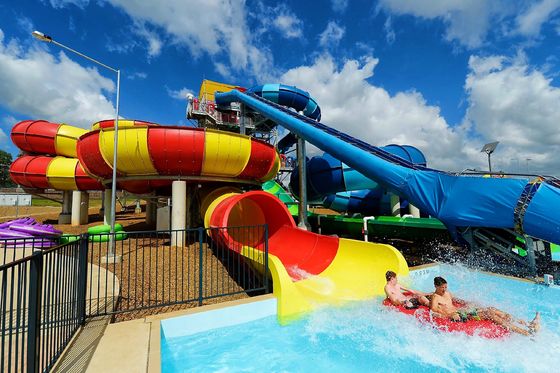 Parque de juegos acuáticos Parque de juegos Equipo de piscina Fibra de vidrio Espiral de tobogán