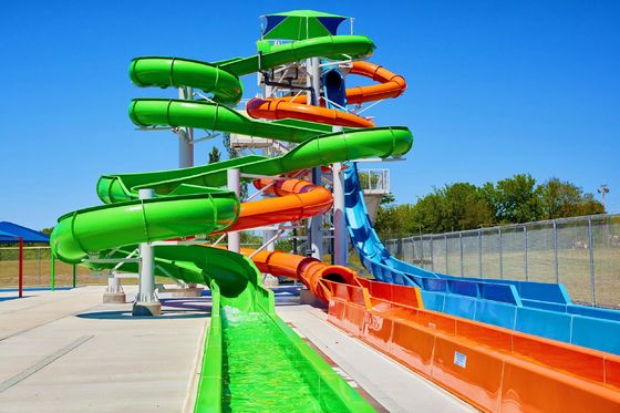 Parque acuático al aire libre Entretenimiento Equipo de parque infantil Piscina juguetes tobogán de fibra de vidrio