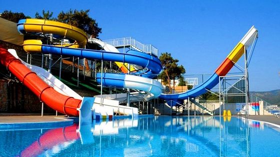 Parque de diversiones acuáticos para niños comerciales con tobogán acuático de fibra de vidrio
