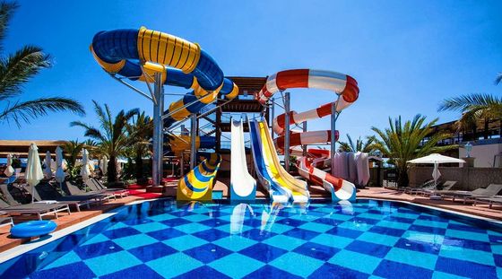 Un buen precio. Parque acuático Juegos acuáticos de verano Piscina de agua juguete tobogán de fibra de vidrio para niños en línea