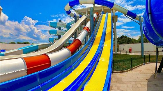 Parque temático acuático Recorridos de entretenimiento Niños Juego de agua Fibra de vidrio tobogán acuático