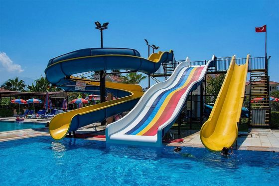 Juegos acuáticos Parque de juegos patio trasero exterior Piscina de tobogán acuático de fibra de vidrio para adultos