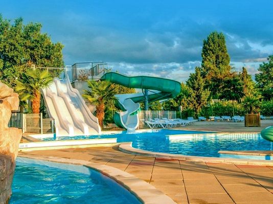 Diseño de piscina de parque acuático de actividad deportiva acuática tobogán de fibra de vidrio