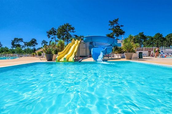 Parque acuático Equipo de juegos infantiles Fibra de vidrio tobogán para piscina Alturas 5-12 m
