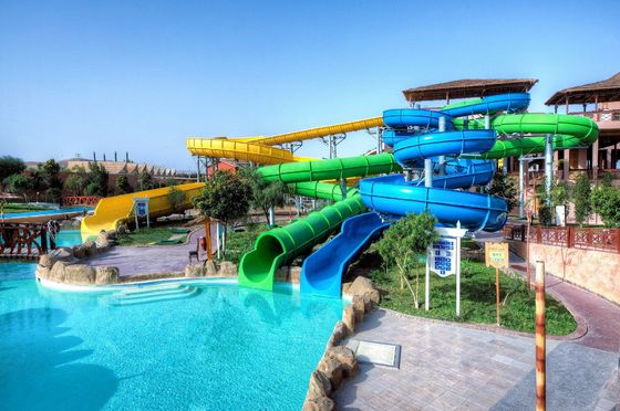 Parque acuático Jardín de juegos Piscina Juegos de Fibra de vidrio de agua Slide de espiral