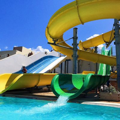 5-12 metros de ancho Fibra de vidrio de la piscina del tobogán para los clientes de transporte terrestre