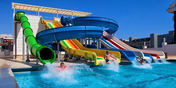 Juego acuático para niños al aire libre Equipo de parque de diversiones con tobogán de piscina