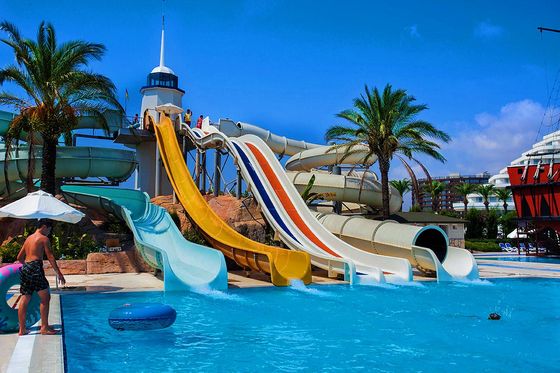 Parque de juegos acuáticos para niños Parque de juegos piscina área de juego con diseño de tobogán acuático
