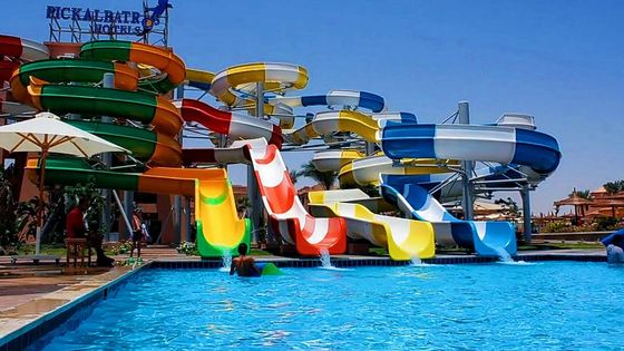 Juego para niños al aire libre Piscina de agua tubo de fibra de vidrio tobogán espiral