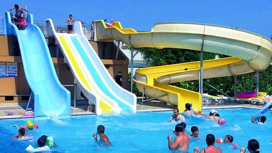 Accesorios de piscina Juego de agua Niños Tubos de fibra de vidrio Deslizador de agua en espiral