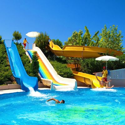 Parque acuático comercial enorme Equipo de piscina Diseño del tobogán de fibra de vidrio de agua
