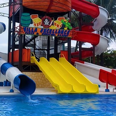 Parque acuático Niños Equipo de la piscina Fibra de vidrio de tamaño pequeño tobogán acuático