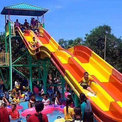 Parque temático acuático Parque de juegos al aire libre Atracción acuática tobogán de fibra de vidrio