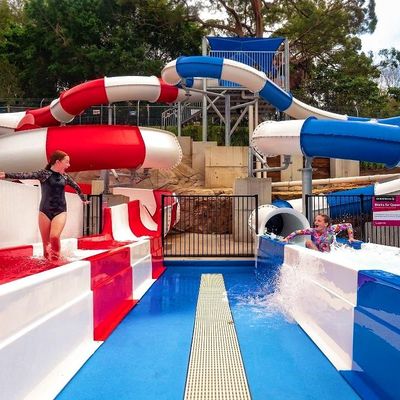 Equipo de parque acuático Entretenimiento Juego de verano tobogán de fibra de vidrio para adultos