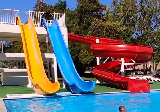 Equipo del parque acuático Resort Piscina de fibra de vidrio tobogán estilo volante tobogán acuático para niños y adultos